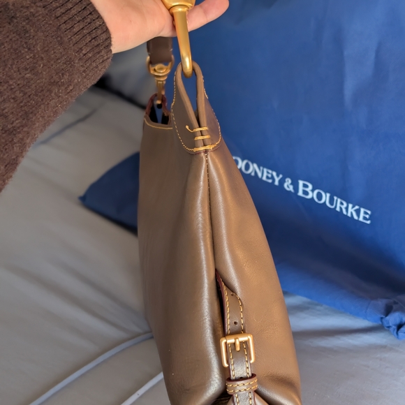 NWT Dooney & Bourke Florentine Leather Hobo Shoulder Bag Elephant Taupe - Picture 4 of 14